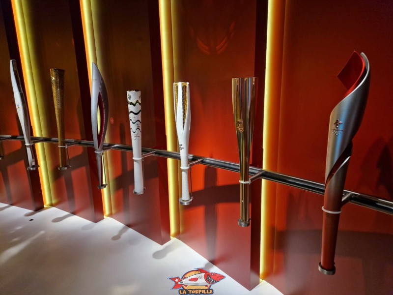 Niveau 1, premier étage, le monde olympique, musée olympique de Lausanne suisse, Les supports de la flamme olympique.