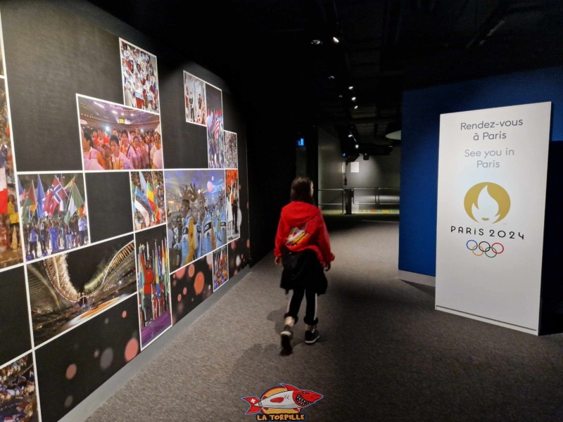 étage -1, l'esprit olympique, musée olympique de lausanne, suisse, Photo fin 2023 avec le chemin menant à la sortie du musée.