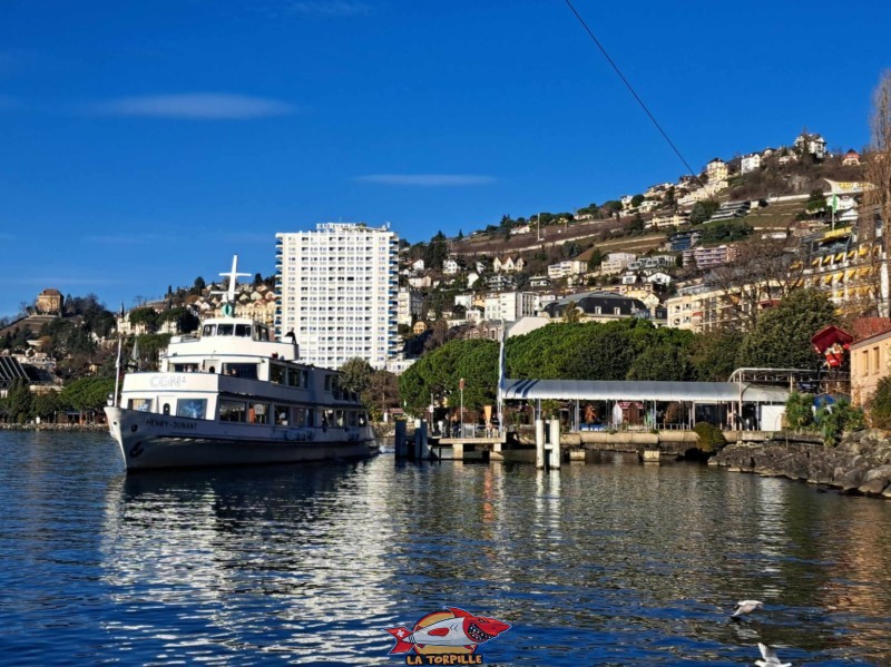 Le bateau Henri-Dunant au débarcadère CGN de Montreux