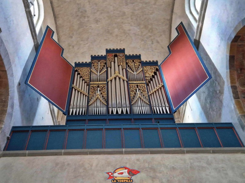L'orgue construit en 1999 par l'Allemand Jürgen Ahrend. Abbatiale de Payerne, canton de Vaud.