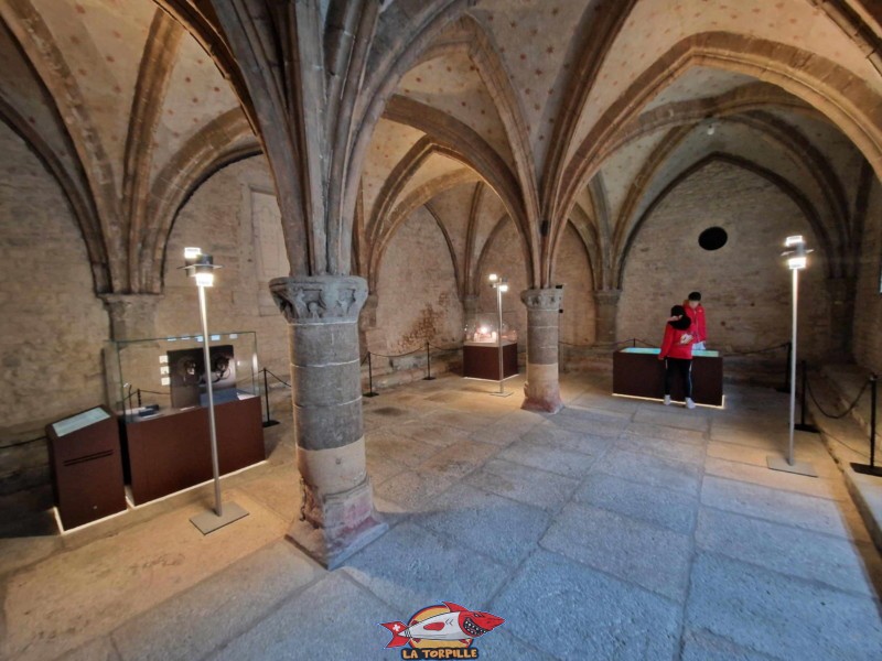 La salle capitulaire ou salle du chapitre est l'endroit où se réunissaient les moines de l'abbaye de Payerne. Abbatiale de Payerne, canton de Vaud.
