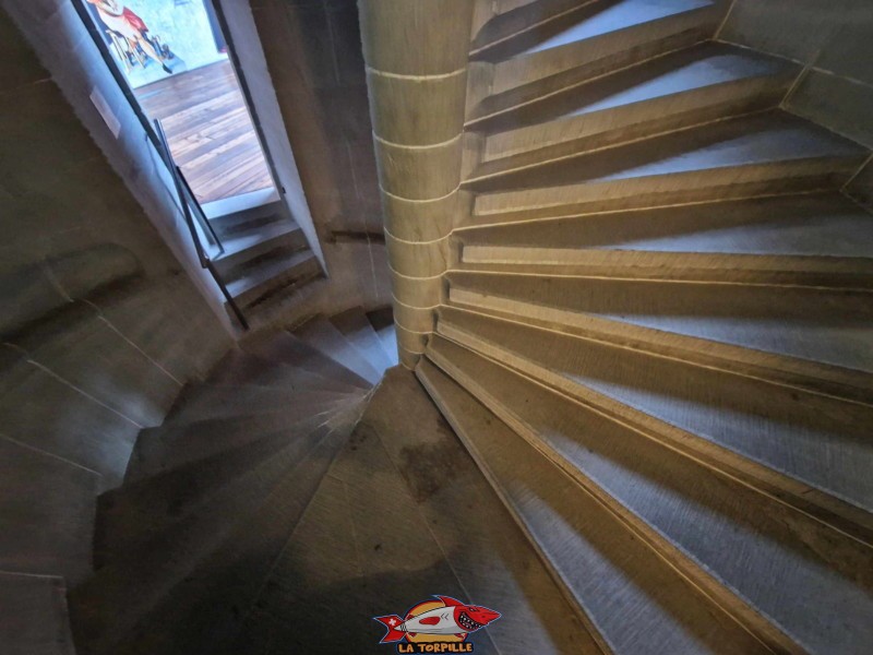 L'escalier en colimaçon. musée historique et des procelaines, château de Nyon.