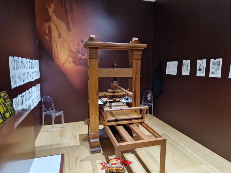 Une salle présentant une presse. Expo temporaire. Musée international de la Réforme, Genève.