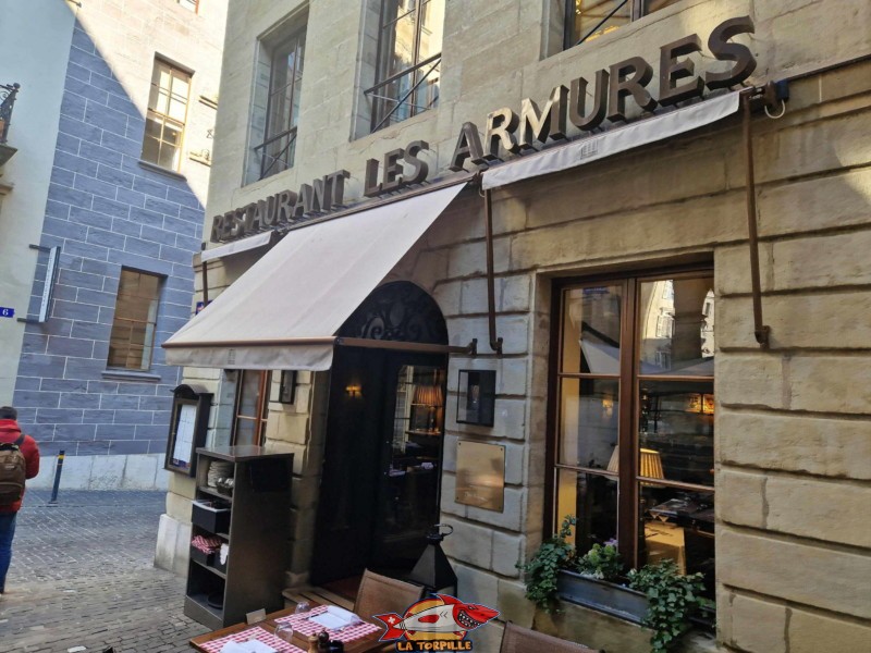 Le restaurant "les Armures" en face de l'Arsenal, dans la rue du Soleil-Levant.