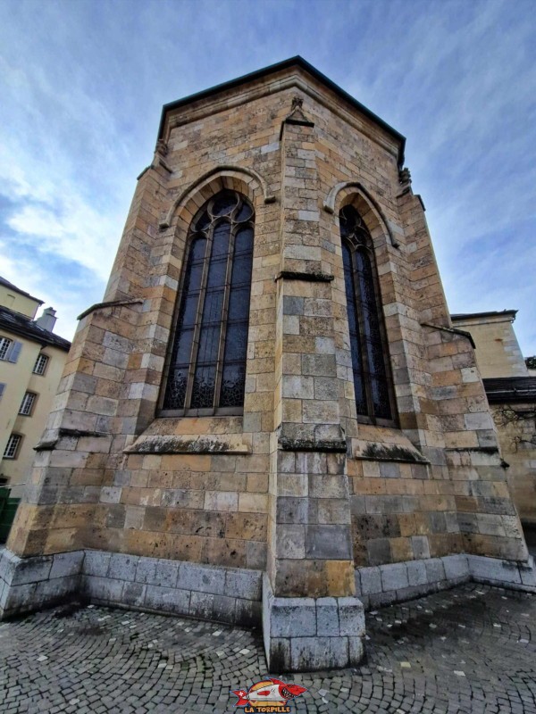 Côté Est. La cathédrale Notre-Dame du Glarier, Sion, Valais, Suisse.