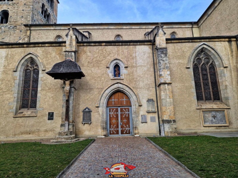 Côté Sud. La cathédrale Notre-Dame du Glarier, Sion, Valais, Suisse.
