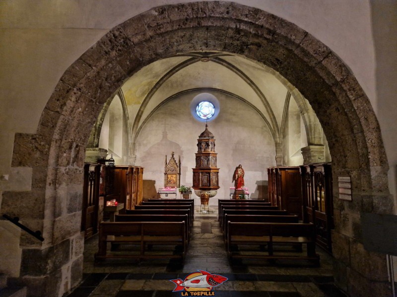 L'intérieur de la chapelle des baptêmes et des confessions. La cathédrale Notre-Dame du Glarier, Sion, Valais, Suisse.
