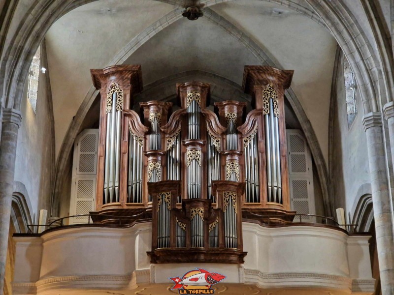 La tribune et son orgue datant de 1786. La cathédrale Notre-Dame du Glarier, Sion, Valais, Suisse.