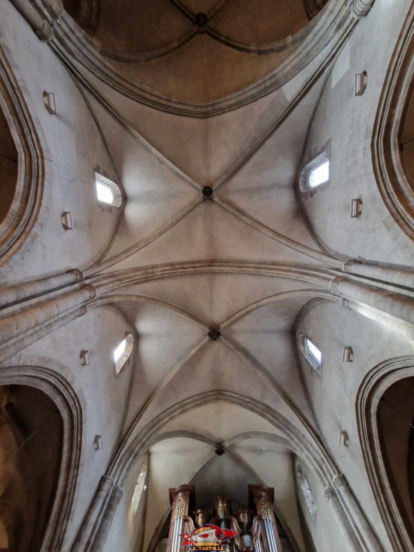 Plafond. La cathédrale Notre-Dame du Glarier, Sion, Valais, Suisse.