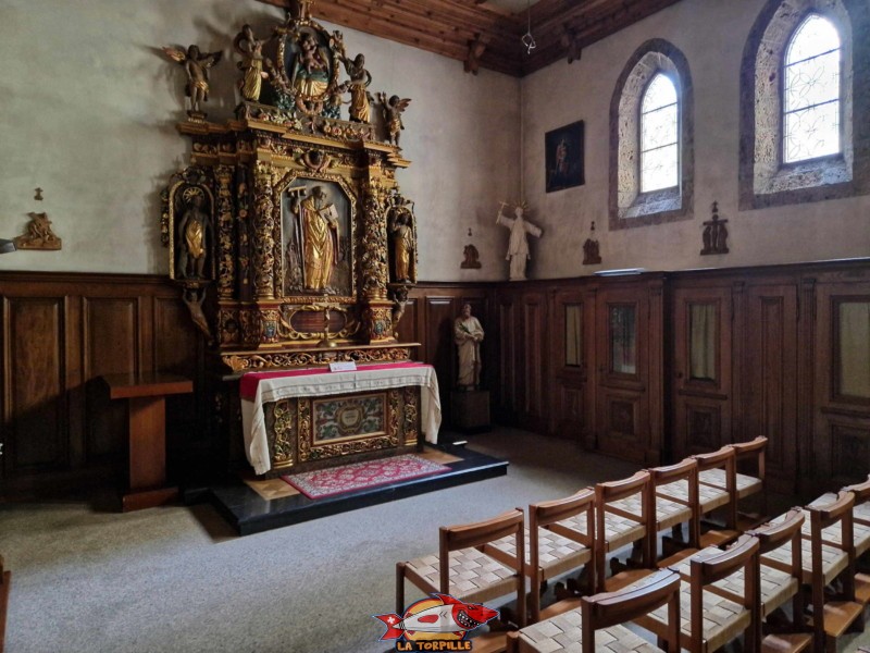 La chapelle St-Antoine recouverte de tapis. La cathédrale Notre-Dame du Glarier, Sion, Valais, Suisse.
