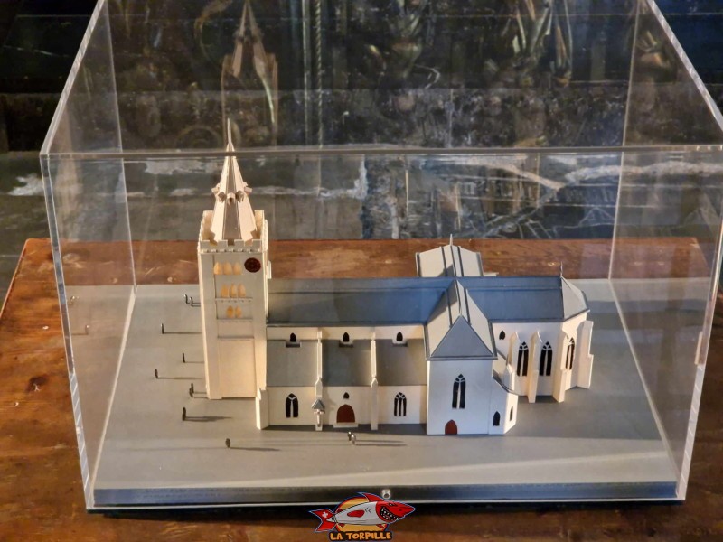 Une maquette de la cathédrale dans la chapelle Ste-Barbe. La cathédrale Notre-Dame du Glarier, Sion, Valais, Suisse.