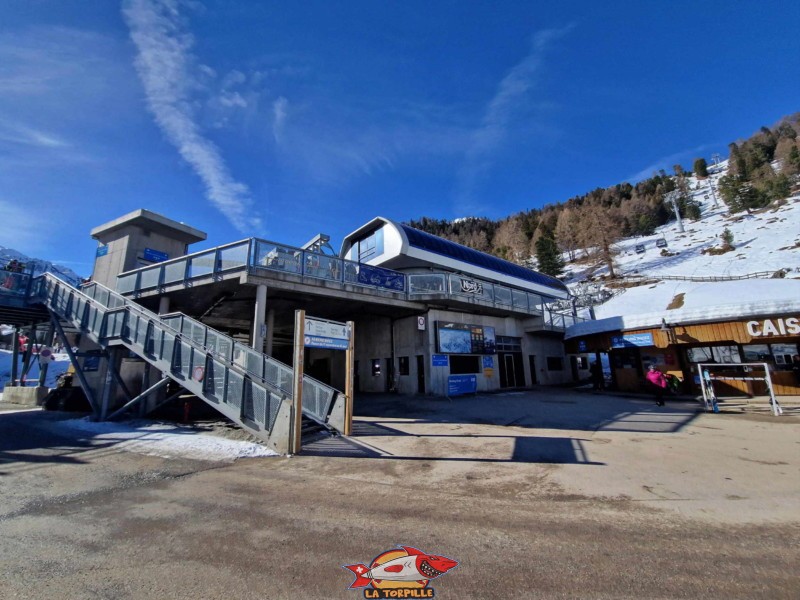 La télécabine huit places du Plan du Fou permet de relier Siviez à Nendaz, Plateforme Remonte-Pentes, Luge d'hiver à Siviez, Nendaz, domaine des 4 vallées.