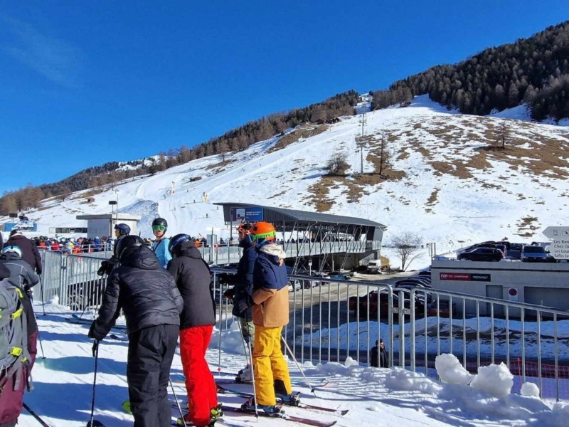 Le télésiège 4 place de Combatseline permet de rejoindre Veysonnaz et Thyon2000, Plateforme Remonte-Pentes, Luge d'hiver à Siviez, Nendaz, domaine des 4 vallées.