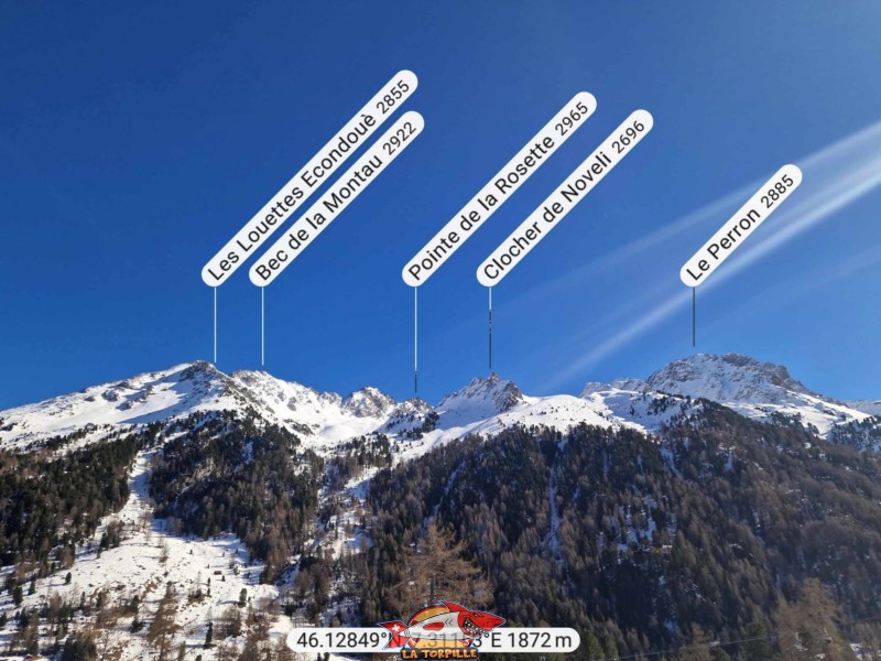 La vue sur le flanc est du val de Nendaz depuis le tipi, buvette, station de ski, luge, siviez, nendaz