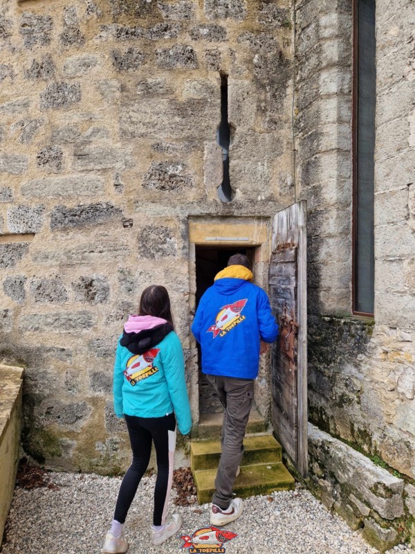 Chemin de ronde, côté nord, L'entrée dans la tour nord. Château de Grandson, Région Jura-Nord vaudois, Vaud, Suisse