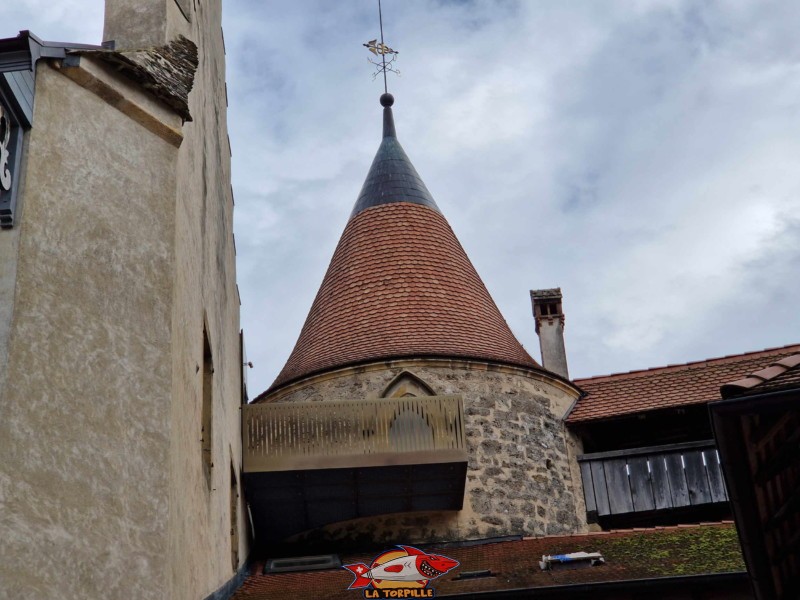 La tour T4 depuis la cour. Château de Grandson, Région Jura-Nord vaudois, Vaud, Suisse