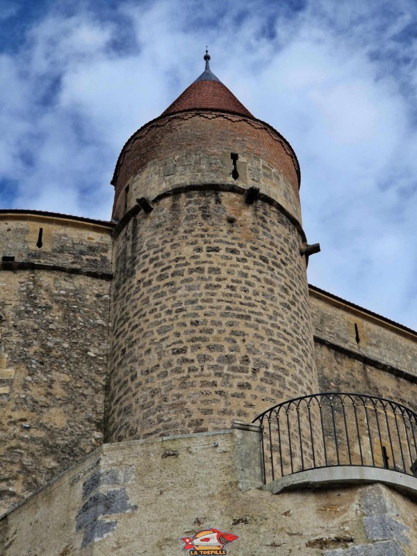 La tour côté droite. Château de Grandson, Région Jura-Nord vaudois, Vaud, Suisse