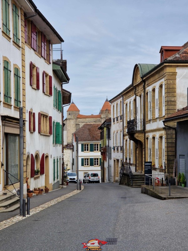 Rue Haute, Sens Eglise → Château, Vieille Ville médiévale de Grandson, Jura-Nord vaudois, Vaud, Suisse