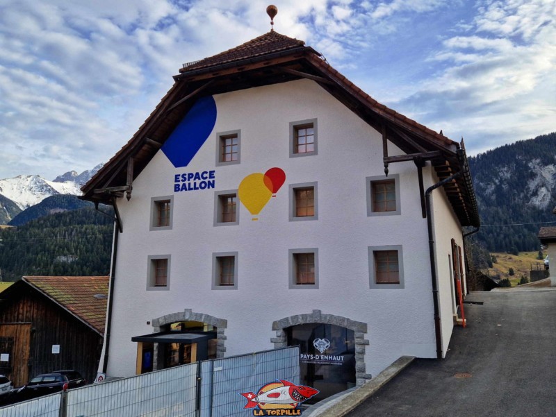 Bâtiment, Espace Ballons, Château d'Oex, Pays-d'Enhaut, Vaud. Suisse.