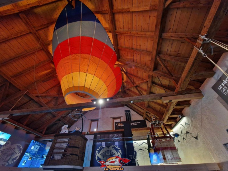 La montgolfière depuis le 1er niveau. Espace Ballon, Château d'Oex, Pays-d'Enhaut, Vaud. Suisse.