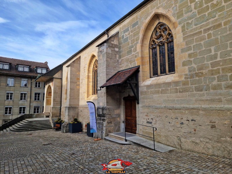 Côté Sud-Est. Collégiale Saint-Laurent d'Estavayer-le-Lac, église catholique, broye, canton de Fribourg.
