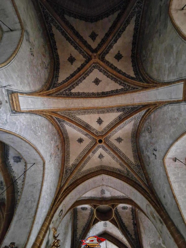 Plafond. Collégiale Saint-Laurent d'Estavayer-le-Lac, église catholique, broye, canton de Fribourg.