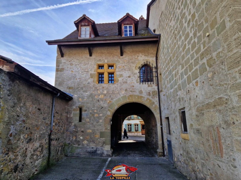 La maison de la dîme depuis la ruelle de la Fausse-Porte. Musée d'Estavayer et ses Grenouilles, Broye, Canton de Fribourg.