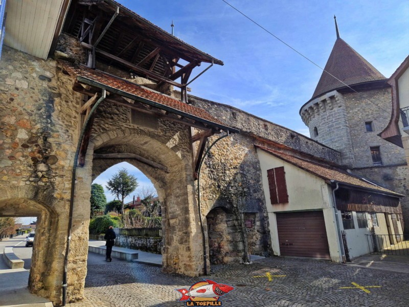 La porte de Grandcour et la tour de l'Écureuil.