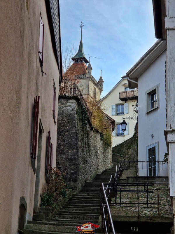 Depuis le passage des Egralets. Collégiale Saint-Laurent d'Estavayer-le-Lac, église catholique, broye, canton de Fribourg.