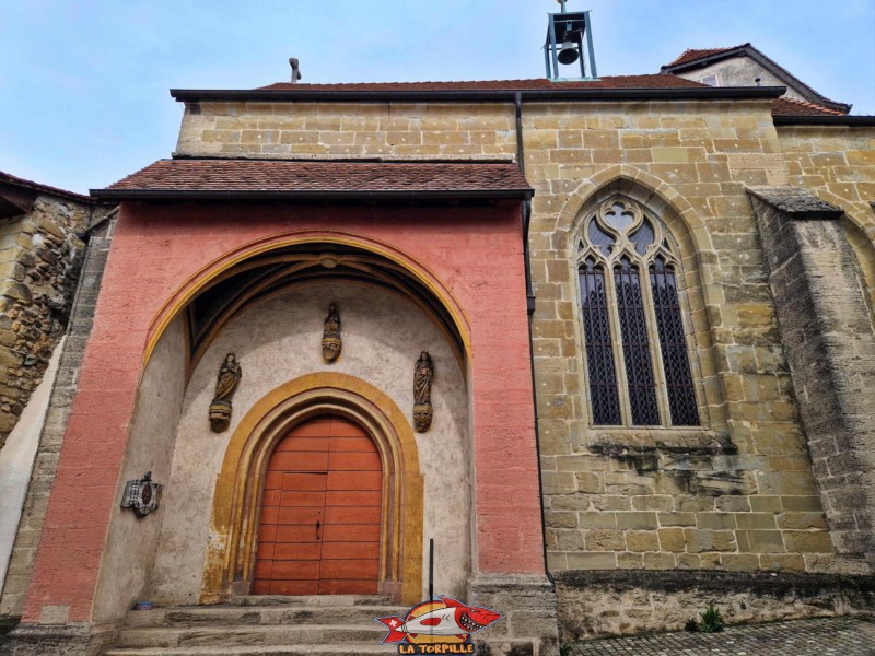 La chapelle de Rivaz le long de la Grand-Rue.