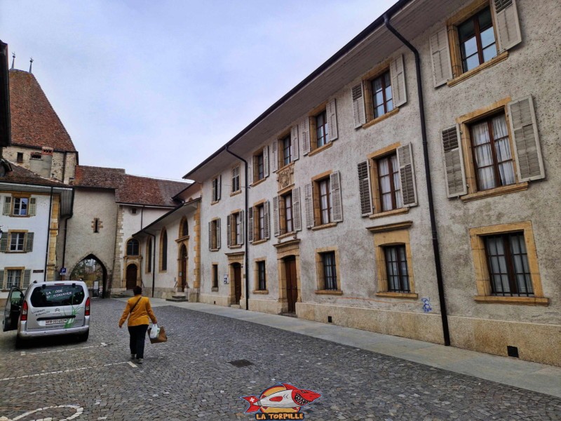 Le monastère des Dominicaines le long de la Grand-Rue. Monastère des Dominicaines, Estavayer-le-Lac, Broye, Canton de Fribourg.