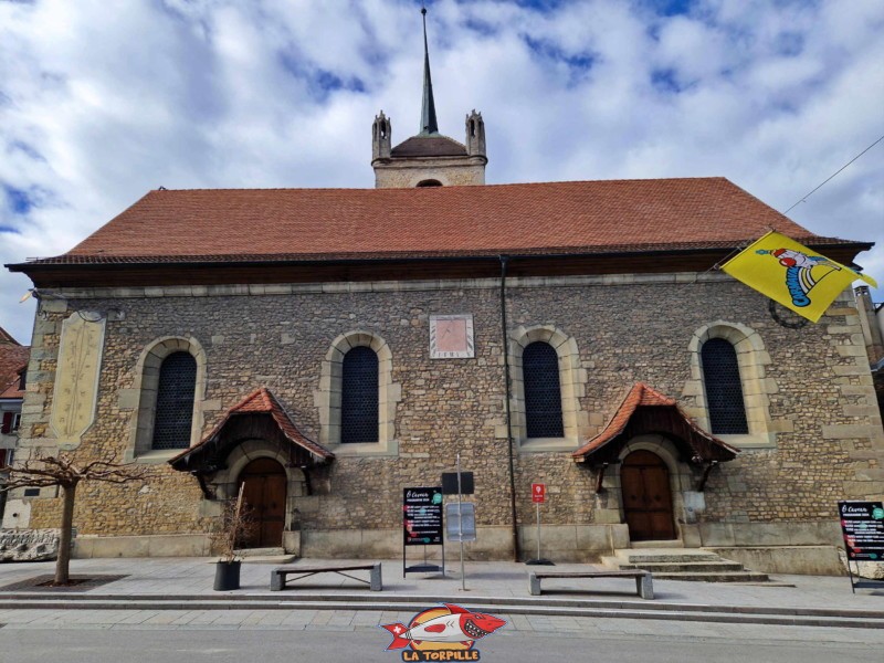 L'église le long de la rue Centrale. Église Réformée Sainte-Marie-Madelaine. Ville médiévale d'Avenches, vieille ville, région de la Broye, canton de Vaud.