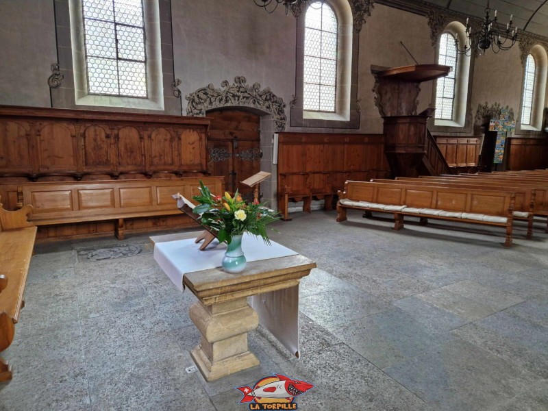 La table de communion de l'église Ste-Madelaine. Église Réformée Sainte-Marie-Madelaine. Ville médiévale d'Avenches, vieille ville, région de la Broye, canton de Vaud.