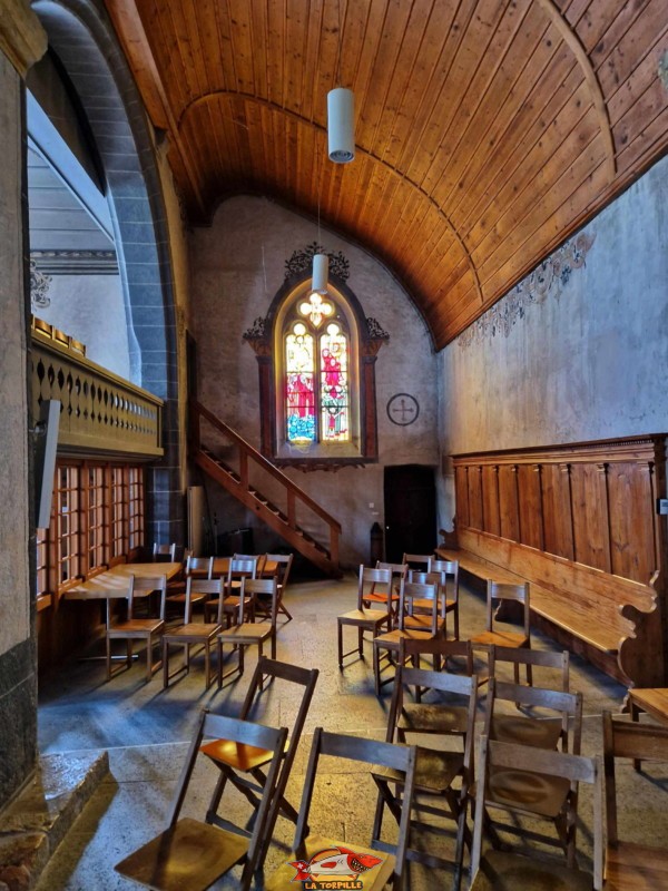 La chapelle en direction de l'entrée. Église Réformée Sainte-Marie-Madelaine. Ville médiévale d'Avenches, vieille ville, région de la Broye, canton de Vaud.