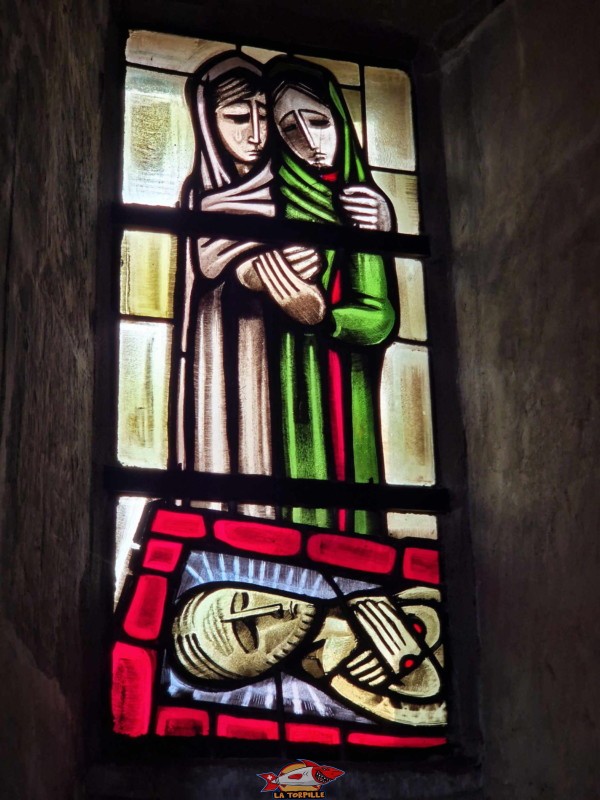 Le vitrail gauche du chœur de la chapelle. Église Réformée Sainte-Marie-Madelaine. Ville médiévale d'Avenches, vieille ville, région de la Broye, canton de Vaud.