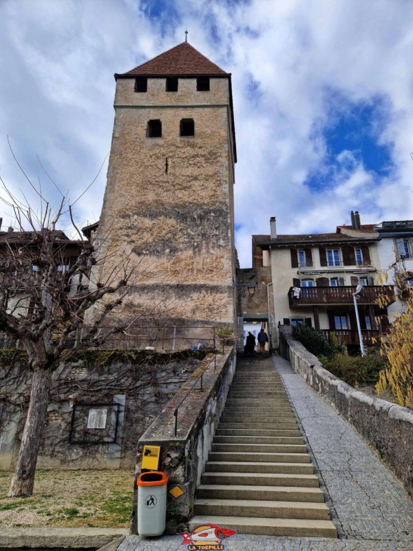 L'escalier du passage de Benneville qui grimpe dans la ville médiévale. Ville médiévale d'Avenches, vieille ville, région de la Broye, canton de Vaud.