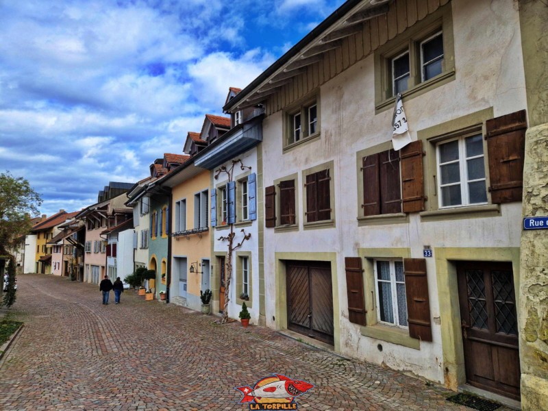 La rue des Alpes. Ville médiévale d'Avenches, vieille ville, région de la Broye, canton de Vaud.