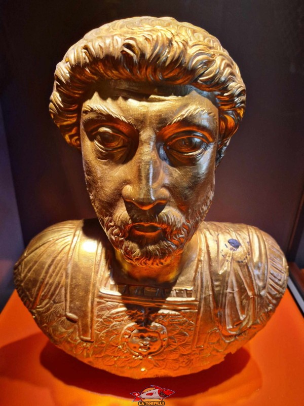 Le buste de MArc-Aurèle est la pièce maitresse du musée.