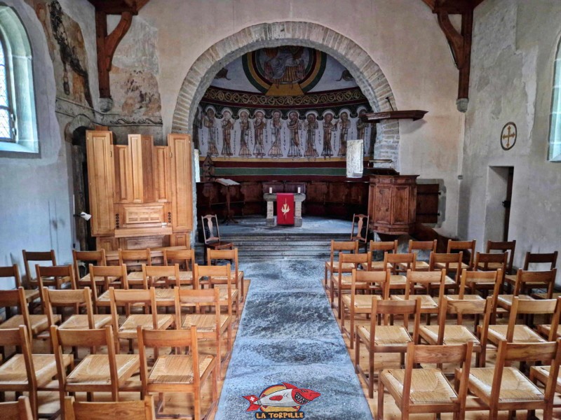 La nef en direction du chœur, Église de Donatyre. Ville médiévale d'Avenches, vieille ville, région de la Broye, canton de Vaud.