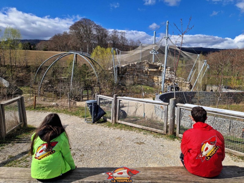 Les volières du zoo de la garenne avec, sur la droite, la plus haute volière d'Europe (28 mètres),