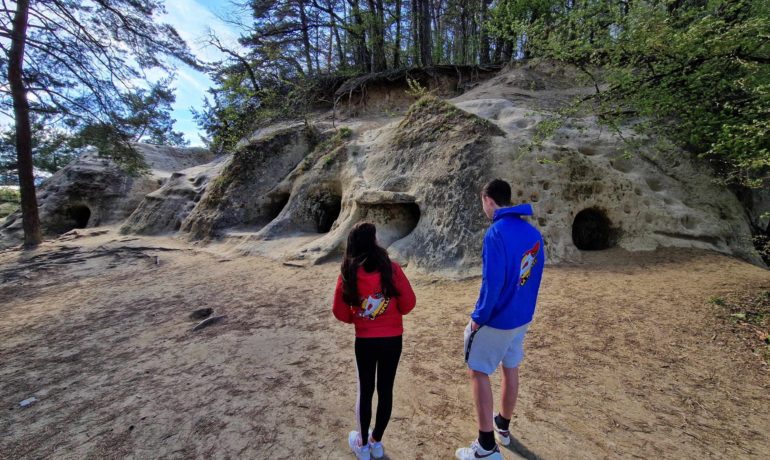 🕸️ Grottes des Roches Grises de la Lamberta – Mont-Vully