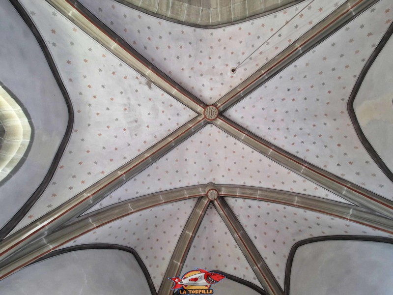 Le plafond du chœur. Église Française