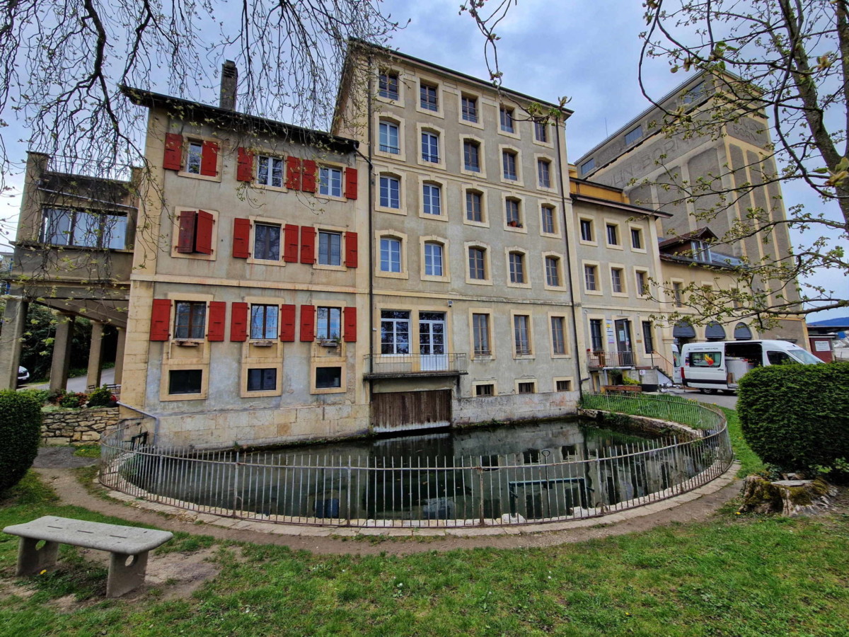 L'étang du Milieu du Monde à Pompaples dans le canton de Vaud, sur le chemin des gorges du Nozon. Cette étang a la particulartié d'être connecté par deux trappes aux bassins hydrologiques de la mer du Nord et de la mer Méditérranée.