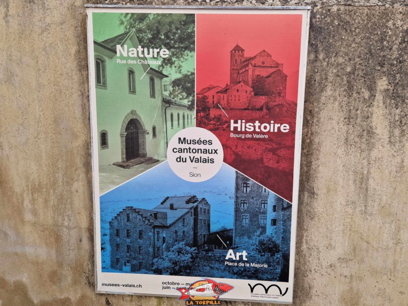Une affiche sur montre les 3 musées cantonaux du Valais à Sion.