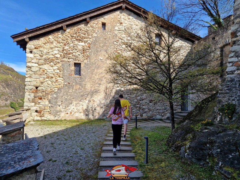 Le bâtiment côté est, la Caminata. Forteresse, château, basilique de Valère, Sion, Valais.