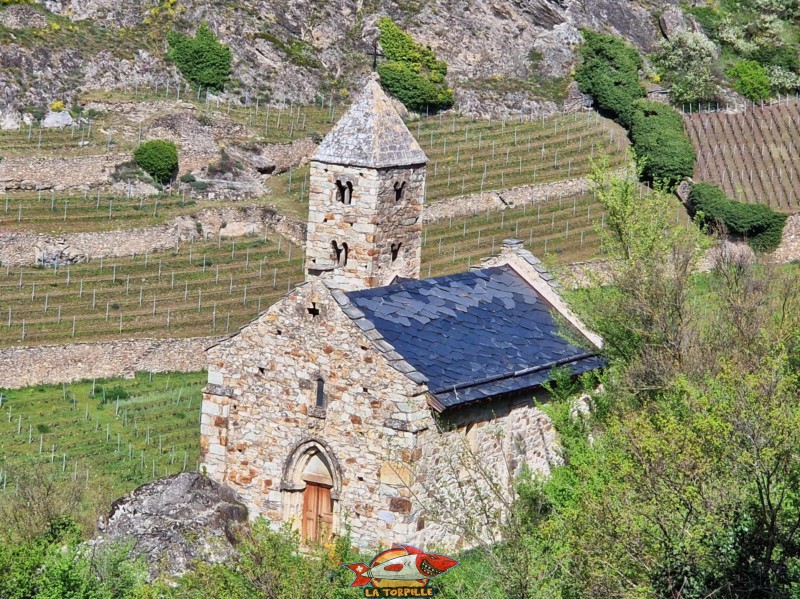 Un zoom sur la chapelle de Tous--les-Saints depuis la forteresse de Valère.