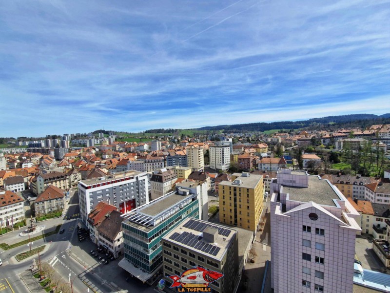  Terrasse panoramique, zone est. Vue direction est. Tour Espacité, La Chaux-de-Fonds, Canton de Neuchâtel.