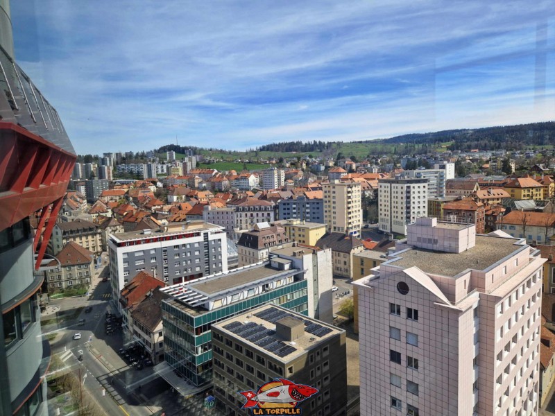  Terrasse panoramique, zone ouest. Vue direction est. Tour Espacité, La Chaux-de-Fonds, Canton de Neuchâtel.