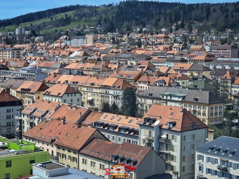 La vue direction ouest. Terrasse panoramique, zone ouest. Tour Espacité, La Chaux-de-Fonds, Canton de Neuchâtel.