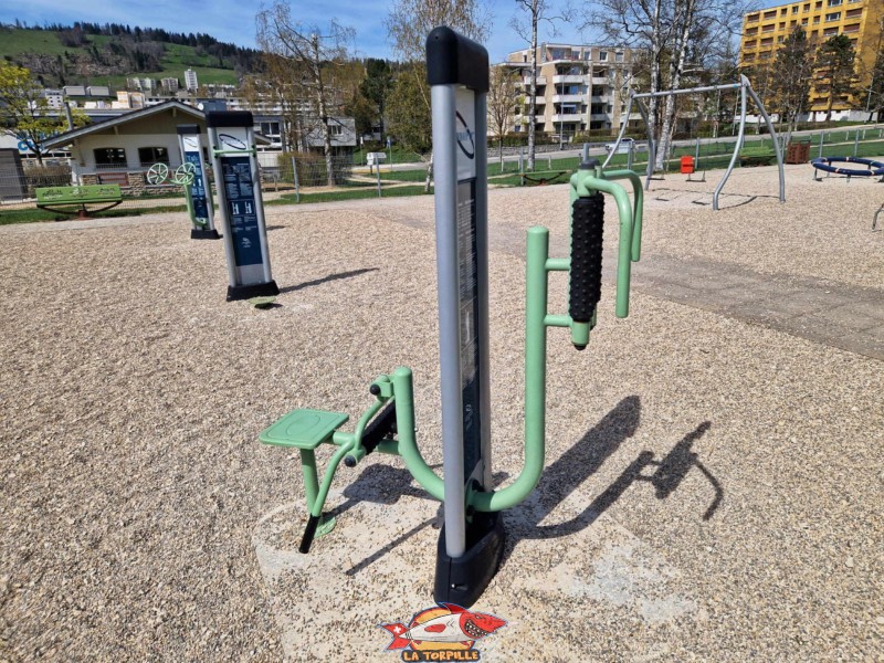 Détail des machines du fitness urbain de la Chaux-de-Fonds. Urbafit. Outdoor fitness